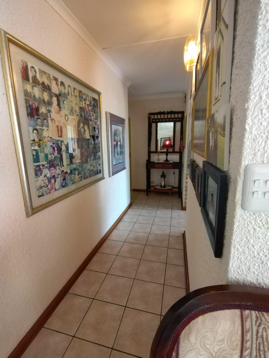 5 Bedroom Property for Sale in Wavecrest Eastern Cape